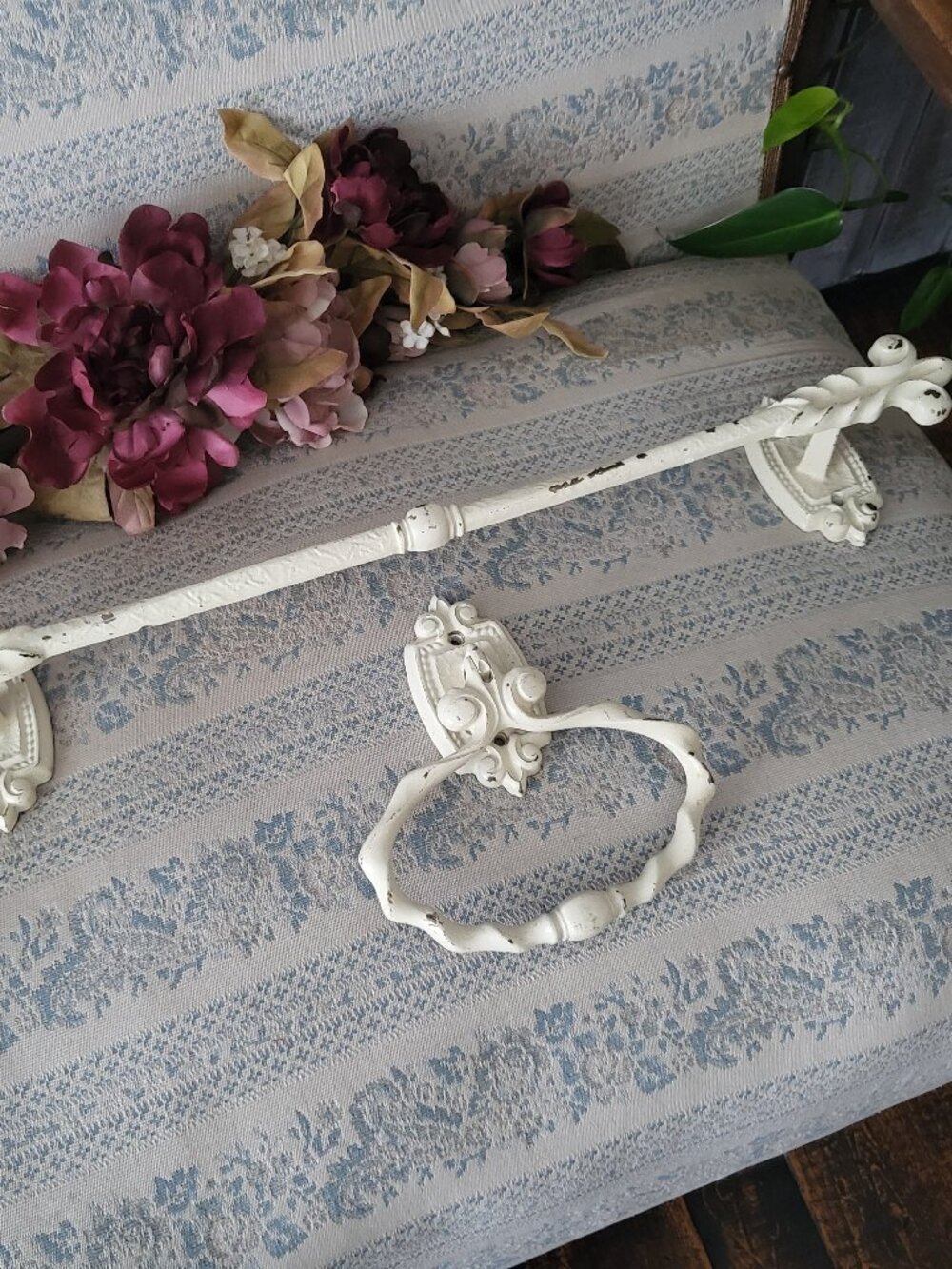 Vintage Amerock Bonaventure Gold Ivory Fleur De Lis Towel Bar & Ring Set 1960s